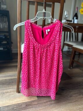 ELLE Fuchsia Star Print Sleeveless Top! Size XXL! Ruffle neckline!